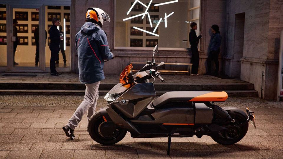 اسکوتر برقی ب‌ام‌و CE-04